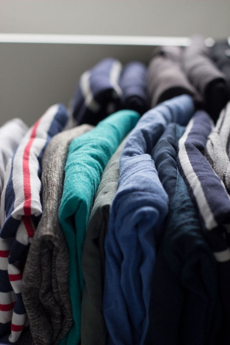 Kleiderschrank ausmisten & Tipps für mehr Ordnung im Schrank
