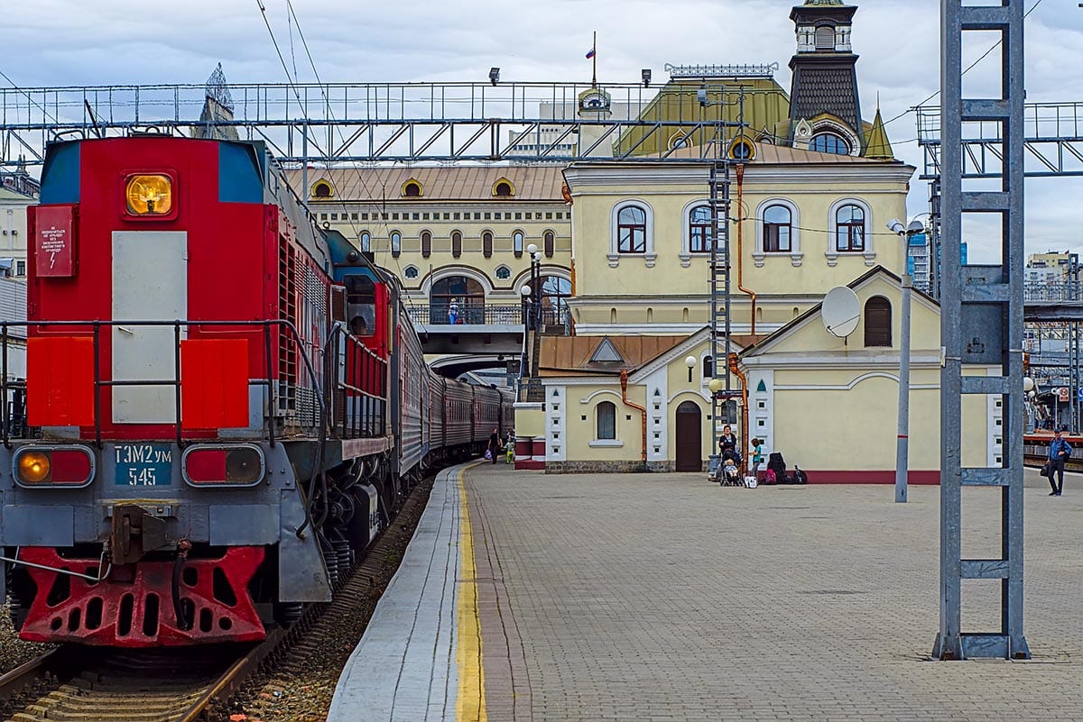 Transsibirische Eisenbahn mit Kindern – Bahnhof in Wladiwostok