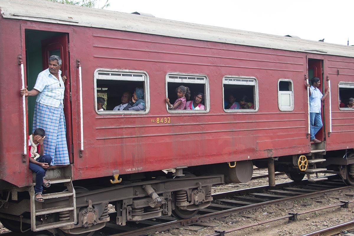 Fernreisen mit Kindern wohin? Beliebte Urlaubsziele für Familien – Sri Lanka, Zugfahren in Sri Lanka