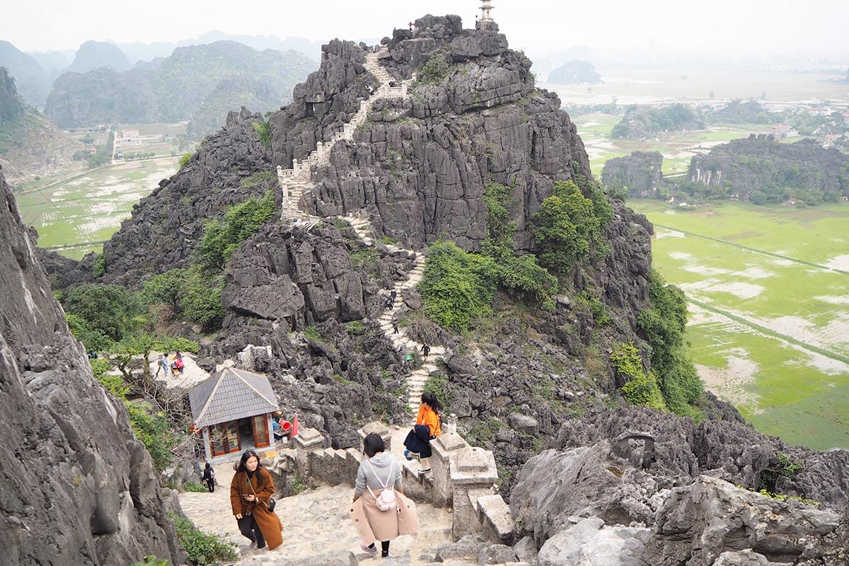 Fernreisen mit Kindern wohin? Beliebte Urlaubsziele für Familien – Vietnam, Mua Cave bei tam Coc