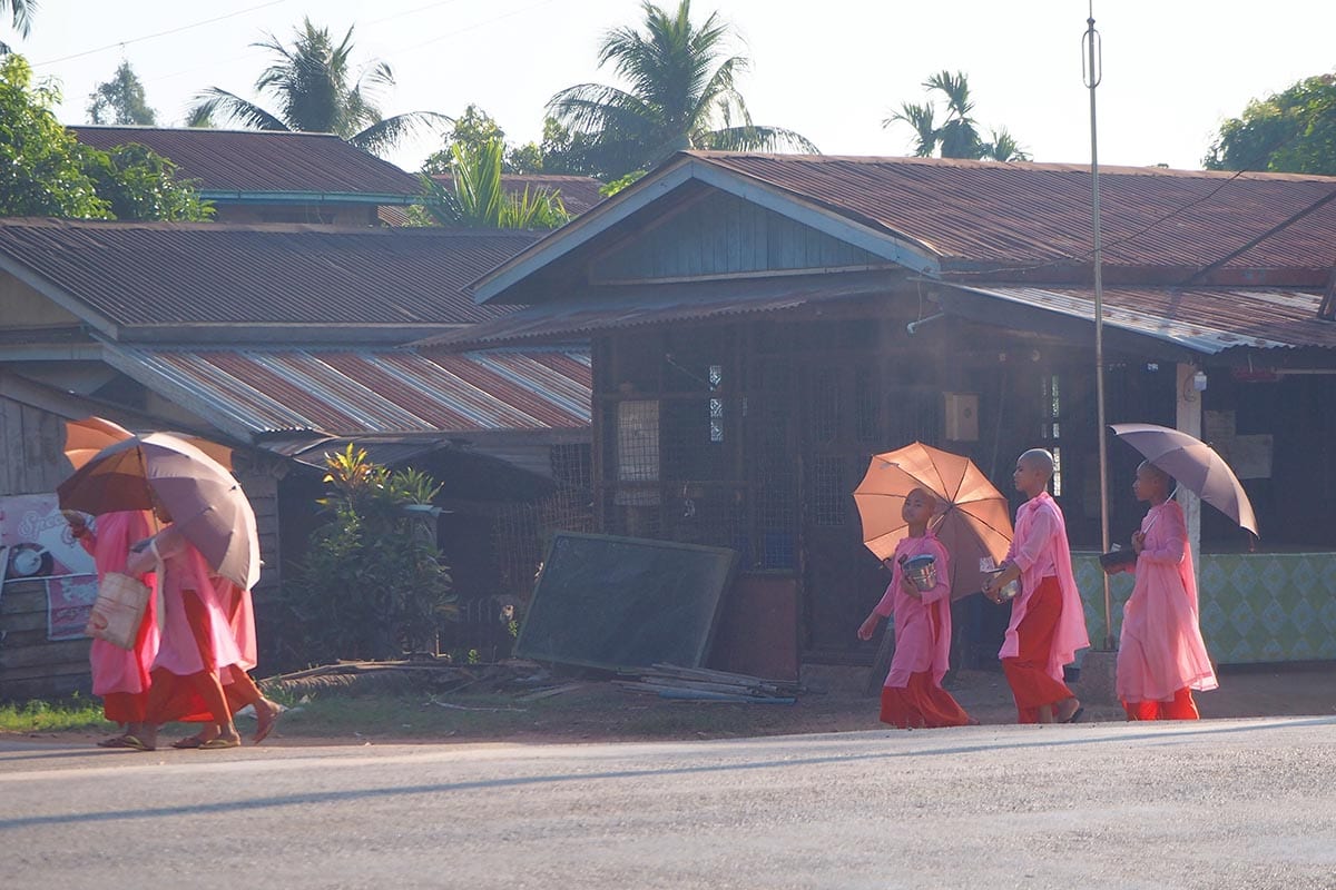 Unsere schönsten Myanmar Sehenswürdigkeiten: Abendstimmung in Ye