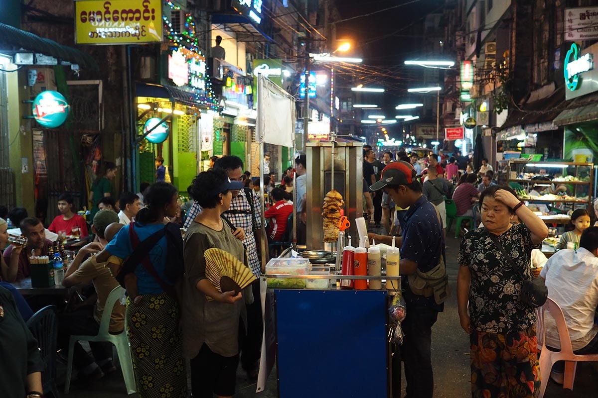 Unsere schönsten Myanmar Sehenswürdigkeiten: 19th Street in Yangon