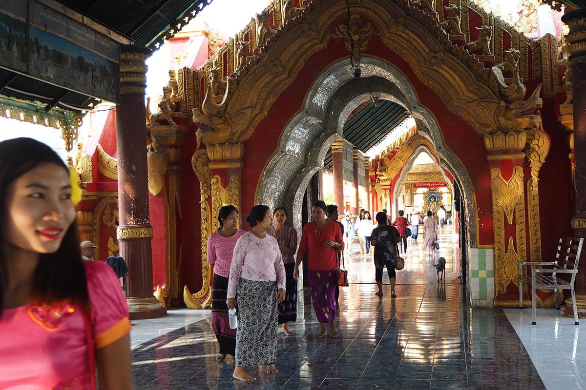 Unsere schönsten Myanmar Sehenswürdigkeiten: in der Kuthodaw Pagoda in Mandalay