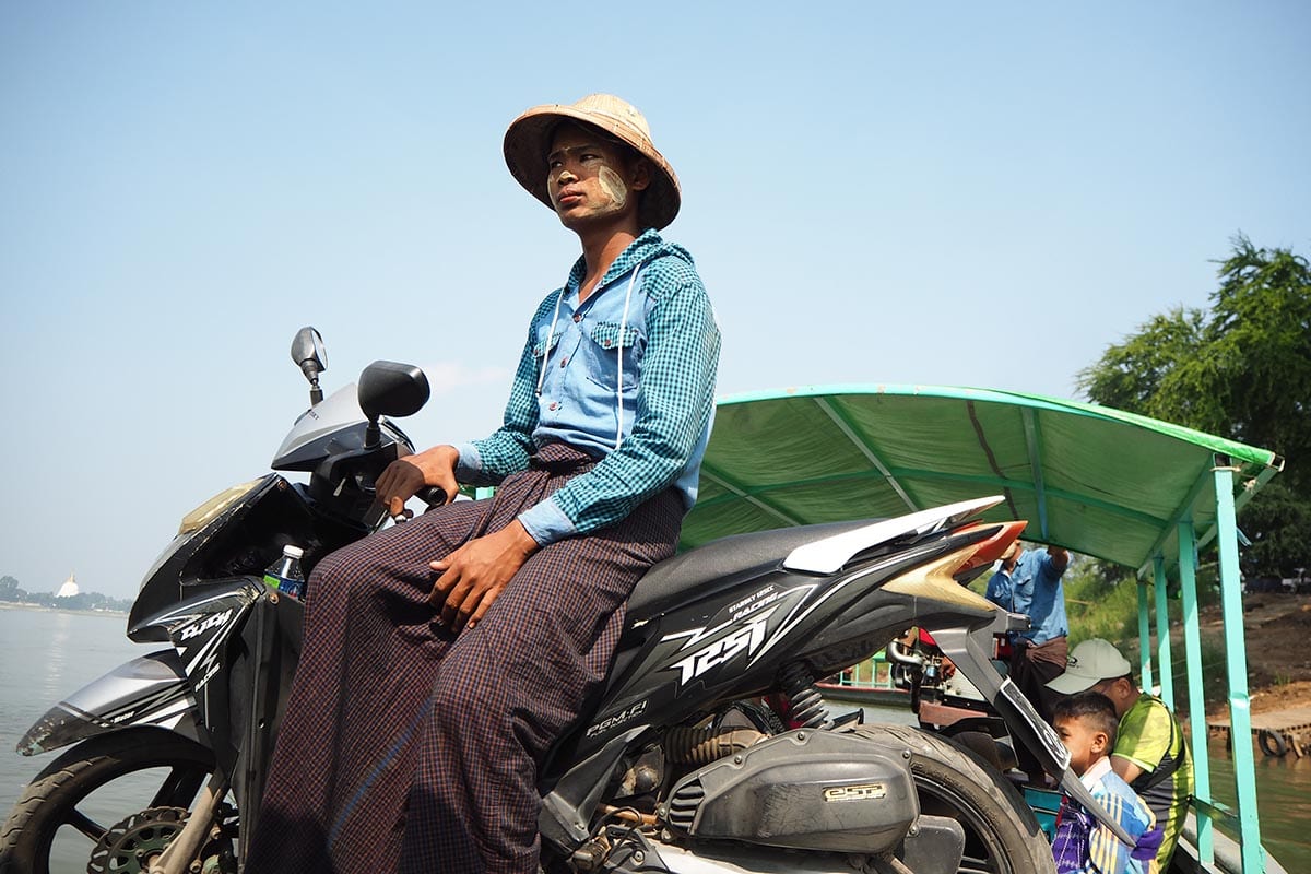 Unsere schönsten Myanmar Sehenswürdigkeiten: auf der Fähre nach Inwa