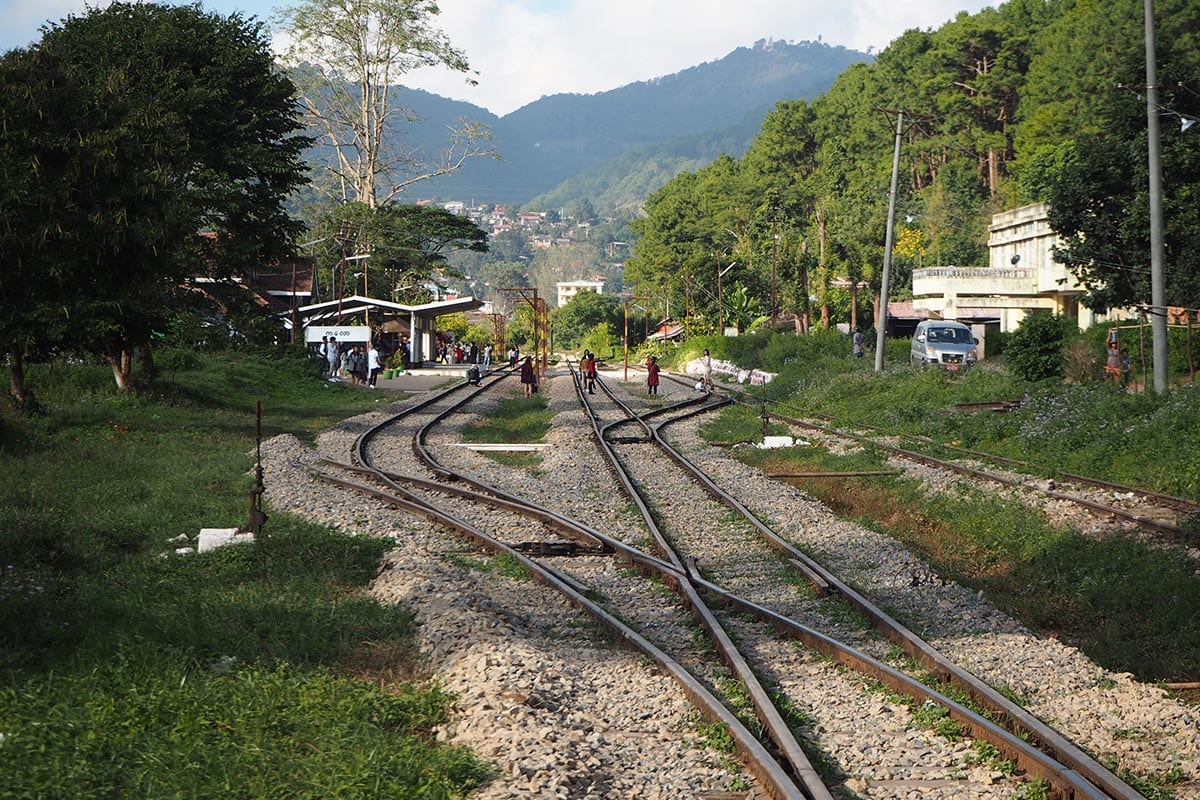 Unsere schönsten Myanmar Sehenswürdigkeiten: Bahnhof von Kalaw