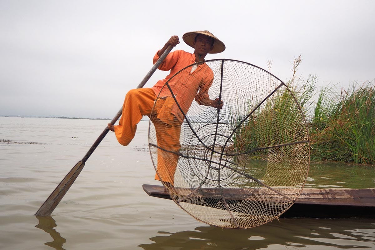 Unsere schönsten Myanmar Sehenswürdigkeiten: einbeinige Fischer am Inle-See