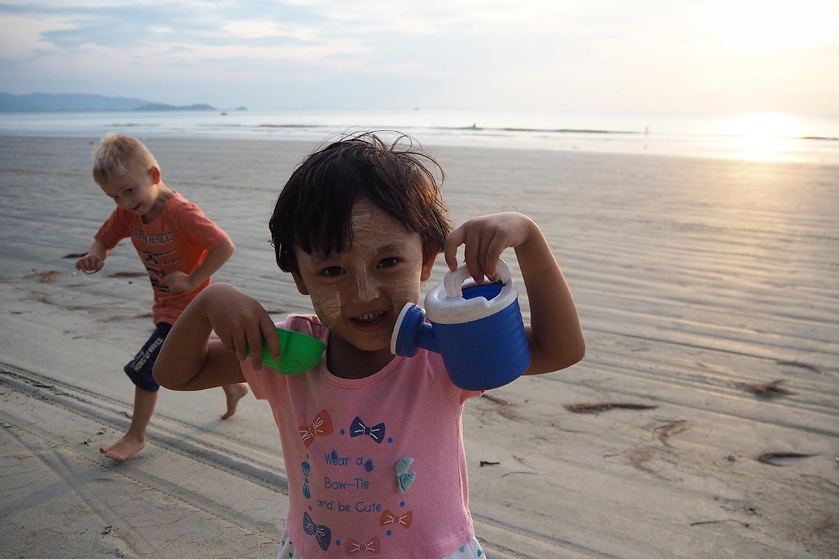 Unsere schönsten Myanmar Sehenswürdigkeiten: am Strand von Maungmagan