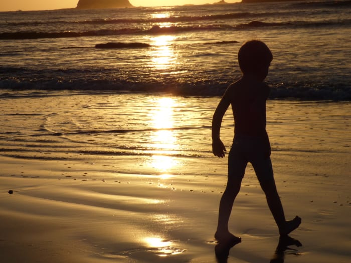 Außergewöhnliche Reisetrends 2020 mit Kindern – am Strand in Costa Rica