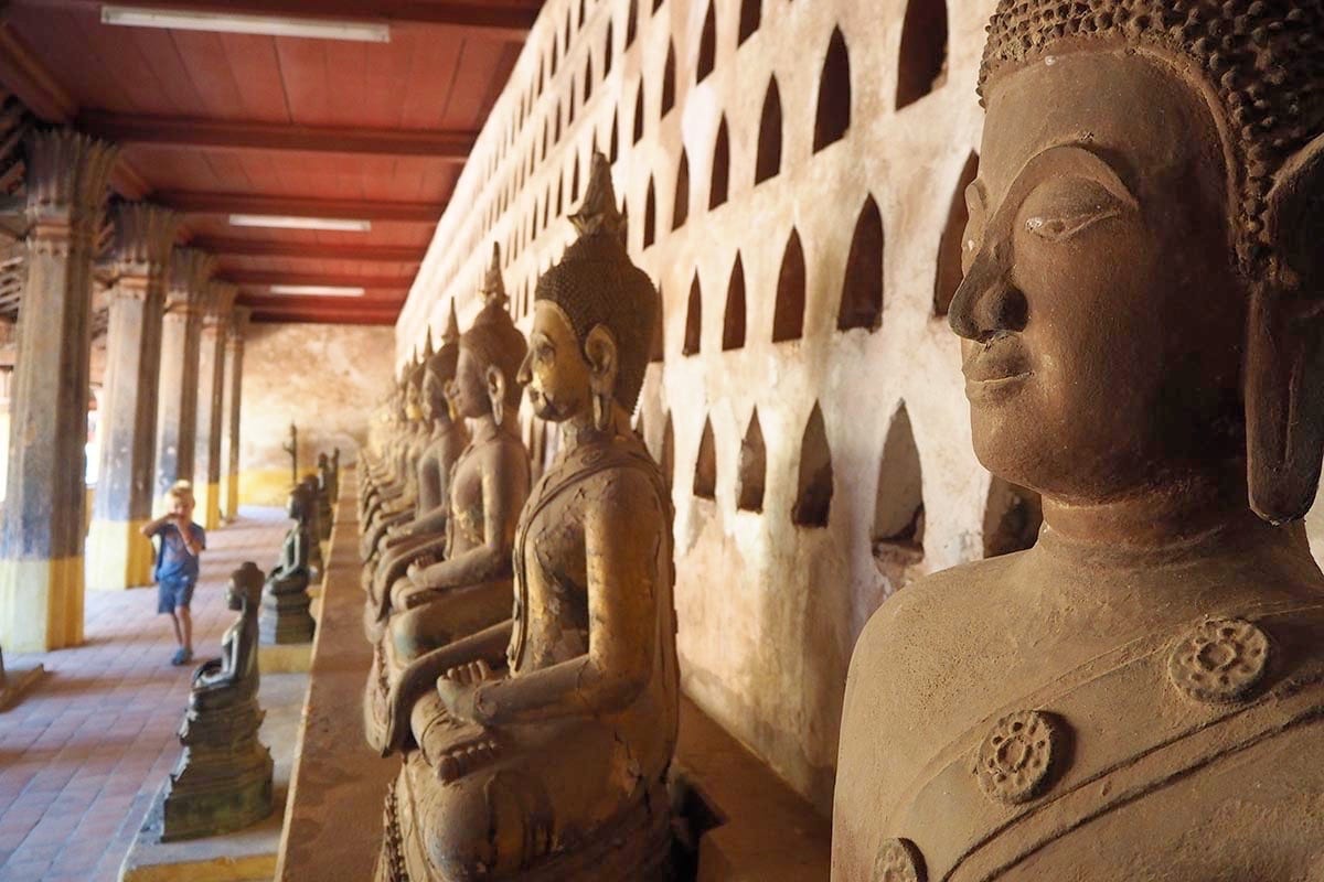 Außergewöhnliche Reisetrends 2020 mit Kindern – Laos im Tempel von Vientiane