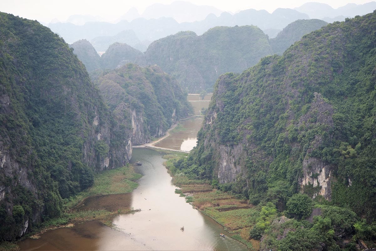 Außergewöhnliche Reisetrends 2020 mit Kindern – Vietnam Blick auf die Trockene Halong Bucht bei Tam Coc