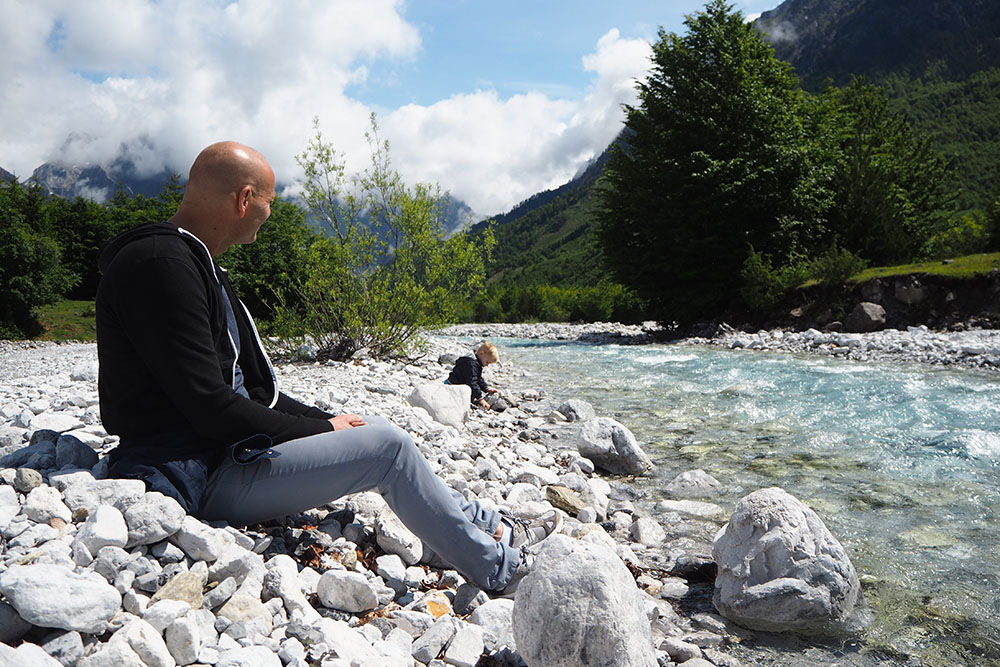 Außergewöhnliche Reiseideen in Europa mit Kindern – die wilde Landschaft im Valbona Tal in Albanien