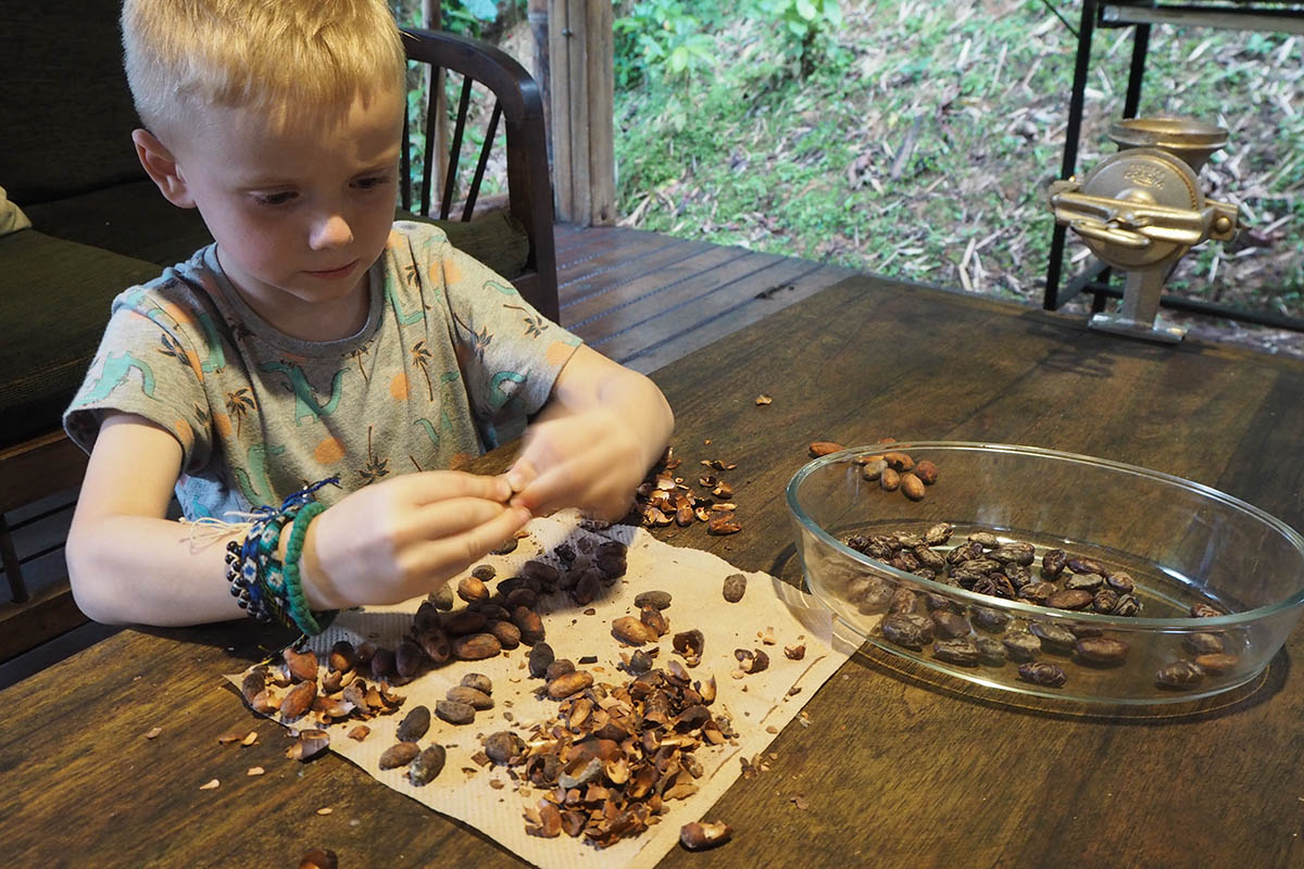 Ecuador mit Kind Schokoladen-Workshop im Amazonas