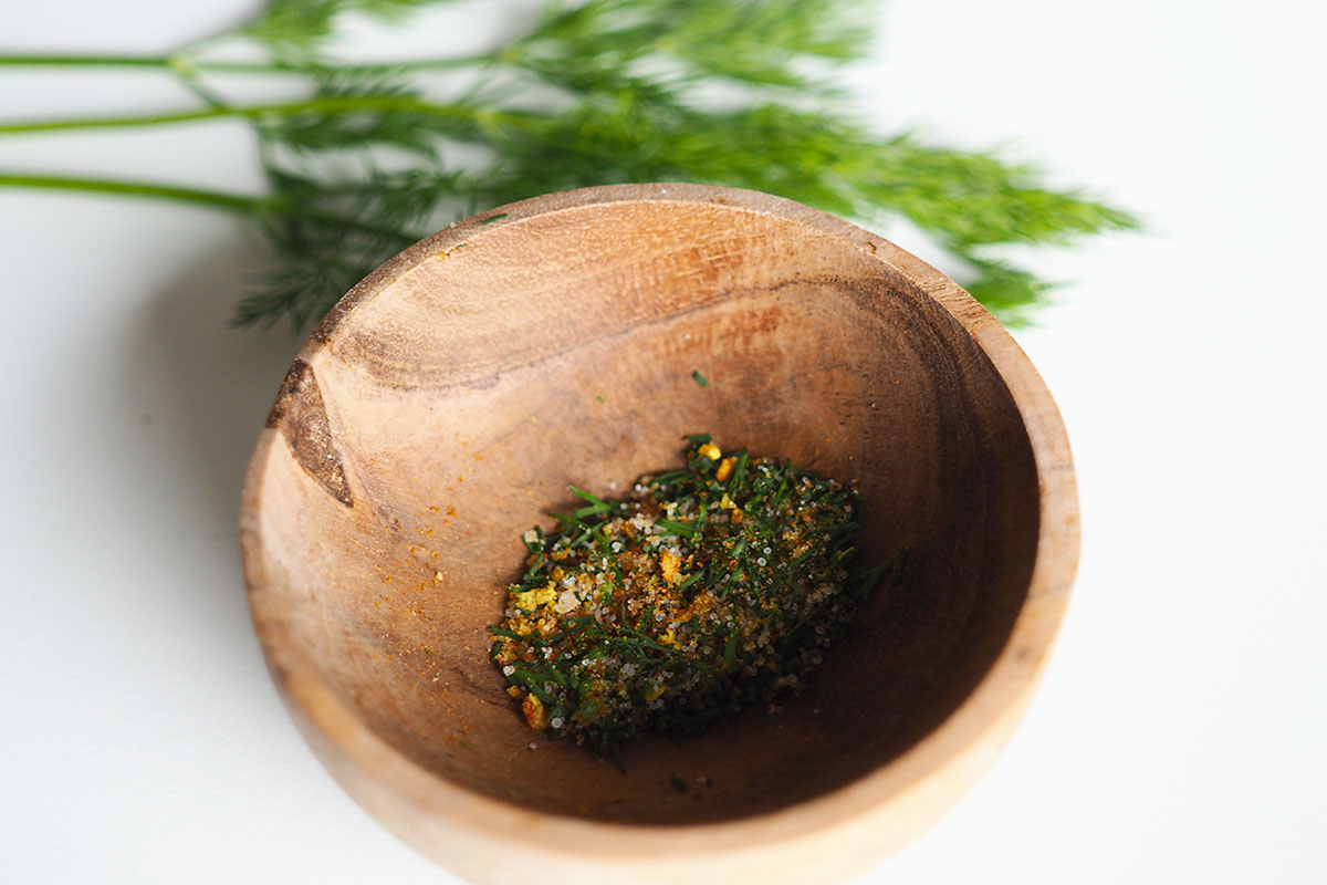 Eigene Salzmischung für Tomaten-Gurken-Salat