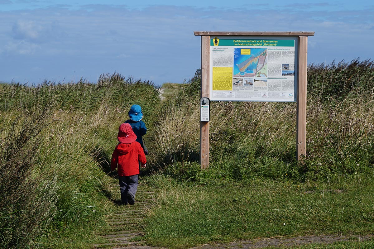 Mit Kindern im Naturschutzgebiet in Kiel